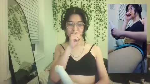 deciduousdoll online show from September 27, 7:28 am