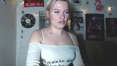 deepholedayss online show from April 15, 9:23 am