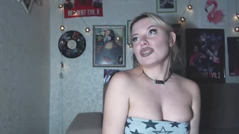 deepholedayss online show from April 20, 9:12 am