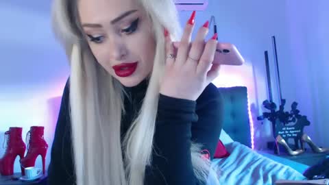 Snapshot of deewhitee chatting on February 24, 12:16 pm Jenna online show from February 24, 12:16 pm