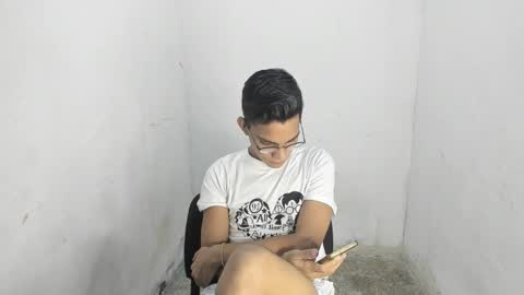 Snapshot of deivi_colins chatting on October 25, 2:34 am deivi_colins online show from October 25, 2:34 am