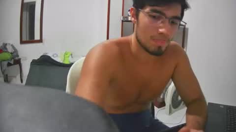 Snapshot of deividellobo chatting on February 26, 4:41 am deividellobo online show from February 26, 4:41 am