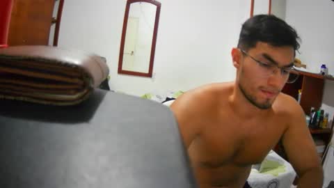 Snapshot of deividellobo chatting on December 31, 4:27 am deividellobo online show from December 31, 4:27 am