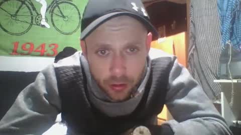 delaylaylay online show from April 14, 9:07 pm