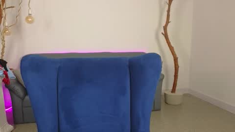 deliaeffy online show from March 18, 2:45 pm