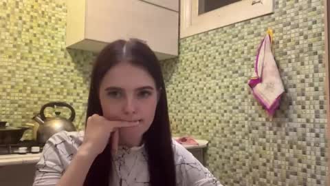 Kiki online show from April 18, 7:07 pm