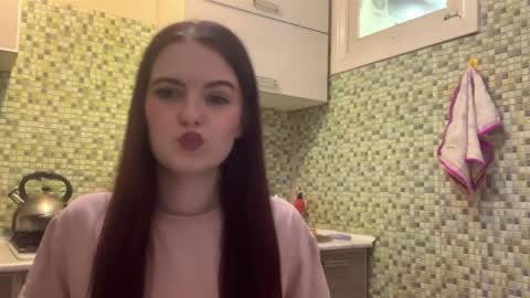 Kiki online show from April 9, 5:18 pm