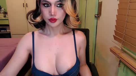 Snapshot of deliciosats chatting on March 12, 6:07 am Mercedes online show from March 12, 6:07 am