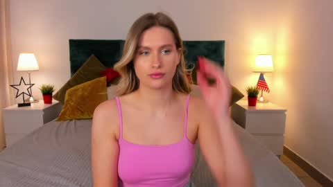 delinasis online show from April 2, 8:32 am