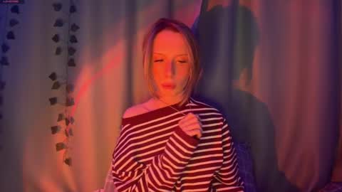 Della online show from April 3, 3:41 pm