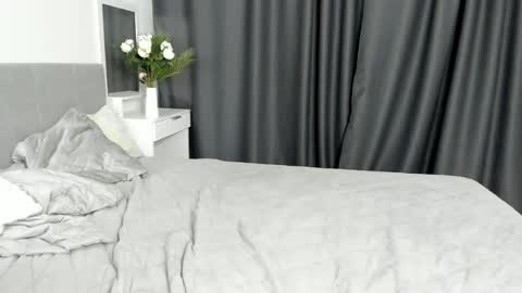 Evelyn online show from April 12, 7:45 am