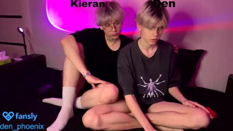 Snapshot of den_phoenix_ chatting on October 29, 8:53 pm Den Shorty online show from October 29, 8:53 pm