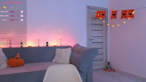 Den online show from October 10, 9:37 am