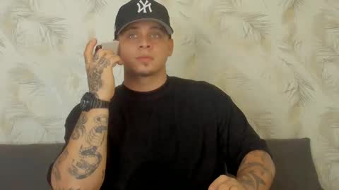 Snapshot of dennis_munera chatting on December 24, 10:44 am dennis munera online show from December 24, 10:44 am