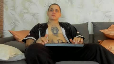 Snapshot of dennis_munera chatting on February 16, 11:38 am dennis munera online show from February 16, 11:38 am