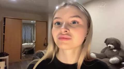 Vi  Victoria online show from October 19, 2:33 pm