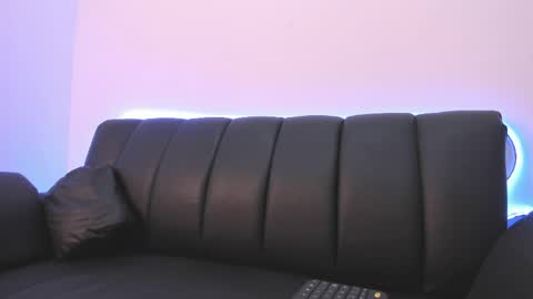 dereck_g online show from April 10, 10:03 pm