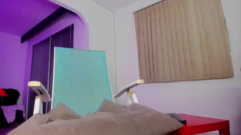 Snapshot of dereckhardd chatting on March 8, 4:01 am dereckhardd online show from March 8, 4:01 am