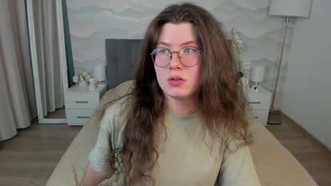 Derek online show from February 6, 12:37 pm