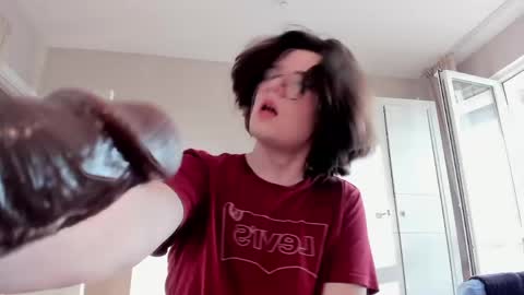 Derek online show from May 20, 3:47 am