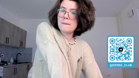 Derek online show from April 18, 8:53 pm