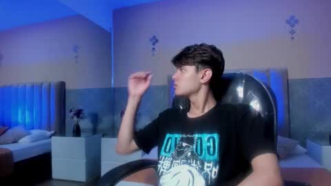 derek_sinn online show from March 6, 8:52 pm