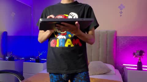 derek_sinn online show from April 6, 9:05 pm