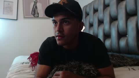 D E R E K online show from April 18, 9:15 pm