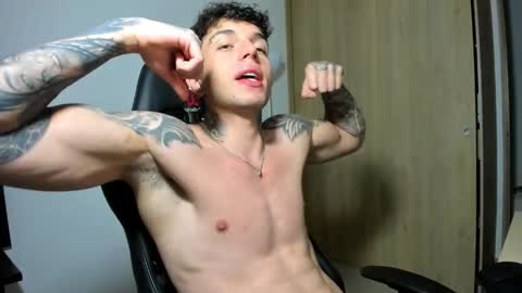 derekmuller11 online show from April 11, 12:04 am