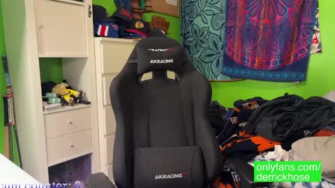 Derrick Hose online show from March 2, 3:13 am