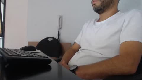 Snapshot of derrik_ chatting on December 4, 4:21 pm     online show from December 4, 4:21 pm