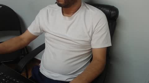 Snapshot of derrik_ chatting on March 2, 11:18 am     online show from March 2, 11:18 am