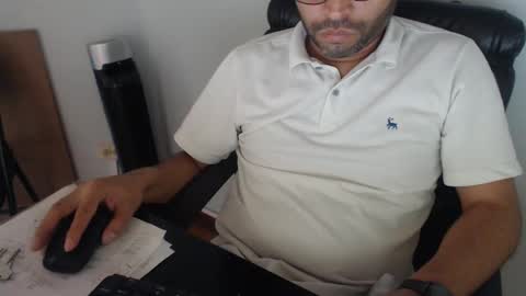 Snapshot of derrik_ chatting on January 20, 6:10 pm     online show from January 20, 6:10 pm