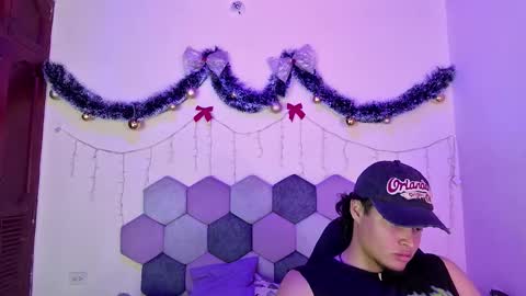 TORI AND MR. BEAR online show from December 19, 6:25 pm