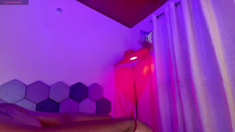 TORI AND MR. BEAR online show from April 10, 6:45 pm