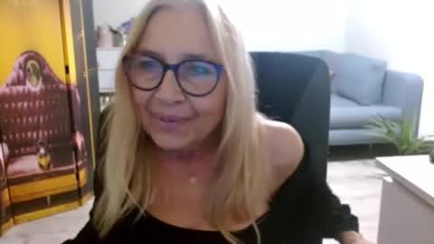 S O F I A online show from November 24, 3:22 pm