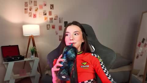 Maya online show from December 14, 4:30 am