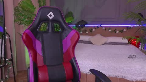 devilinee online show from March 6, 10:09 am