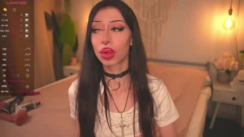 Snapshot of devilss_toy chatting on October 20, 4:45 pm CIBELLE online show from October 20, 4:45 pm
