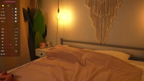 Snapshot of devilss_toy chatting on October 22, 5:03 pm CIBELLE online show from October 22, 5:03 pm