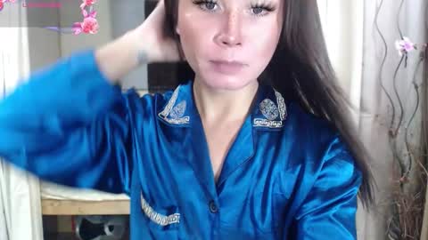 Snapshot of devine_g chatting on October 25, 2:01 am Igat online show from October 25, 2:01 am