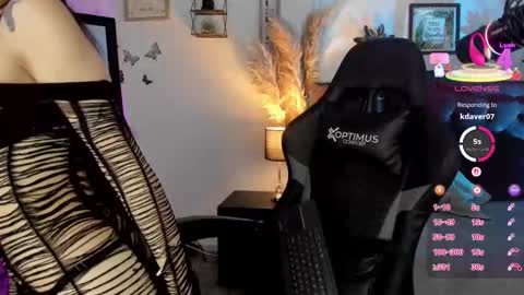 Snapshot of devlin_violet__ chatting on September 14, 2:25 am PaulaInsta  paulacastellanos 1Pvt open online show from September 14, 2:25 am