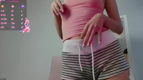 Snapshot of dewkiss chatting on October 28, 1:01 pm dewkiss online show from October 28, 1:01 pm