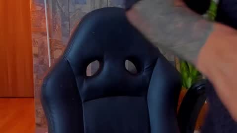 JULIAN online show from November 7, 10:45 pm