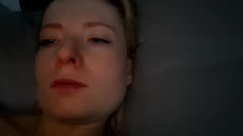 dgesika254182 online show from February 6, 9:38 pm