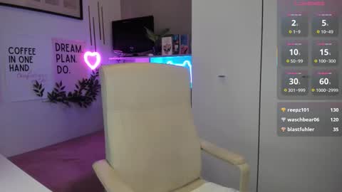 Snapshot of dianagalaxy chatting on October 21, 10:46 pm Diana online show from October 21, 10:46 pm