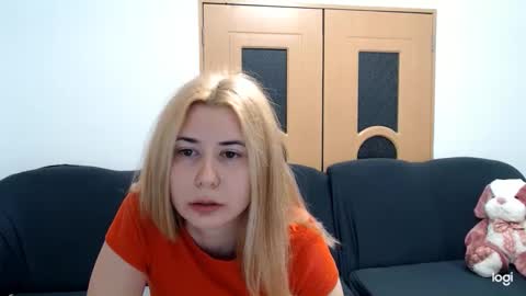 Snapshot of dianasmiey7 chatting on February 8, 6:11 pm dianasmiey7 online show from February 8, 6:11 pm