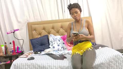 didoelizabeth online show from October 28, 1:01 pm