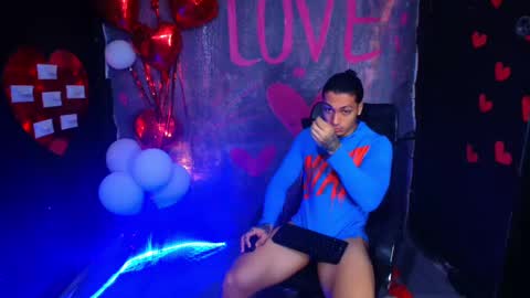 Snapshot of diego__cruz chatting on February 15, 12:01 pm Diego online show from February 15, 12:01 pm