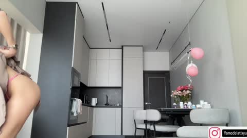 Snapshot of diffgirls chatting on October 8, 10:43 am Tanya online show from October 8, 10:43 am